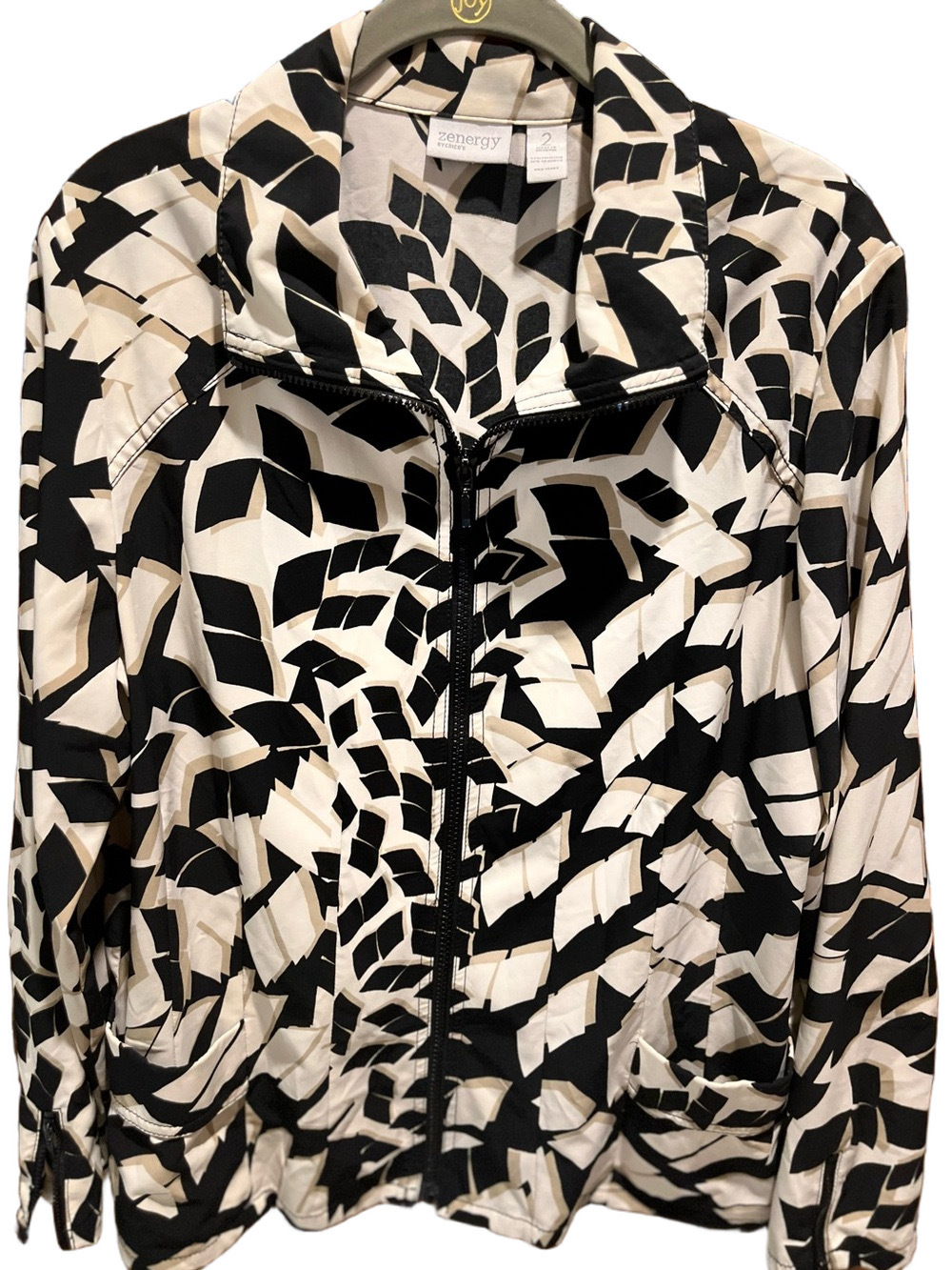 33. WOMENS CHICO’S ZENERGY 2/L DETAIL JACKET